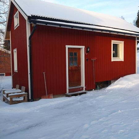 Nyrenoverad Charmig Gaeststuga Med Sovloft I Jaerpen Jarpen Exteriör bild