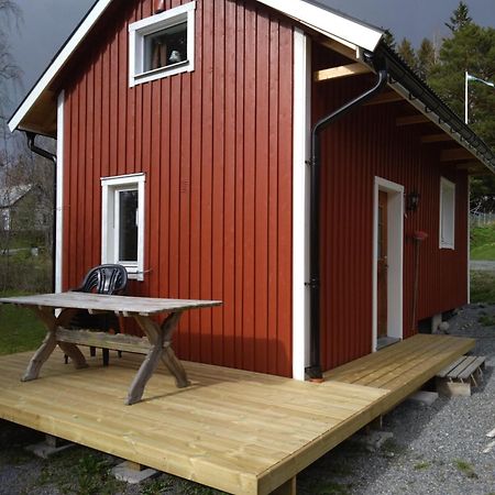 Nyrenoverad Charmig Gaeststuga Med Sovloft I Jaerpen Jarpen Exteriör bild