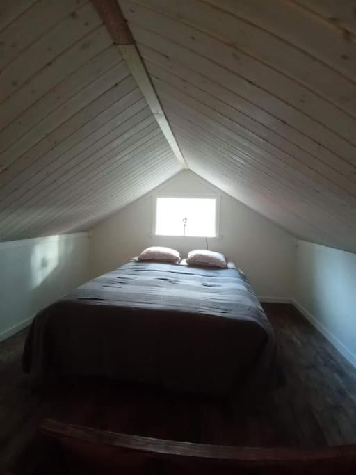 Nyrenoverad Charmig Gaeststuga Med Sovloft I Jaerpen Jarpen Exteriör bild